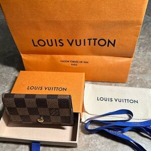 ***SOLD***Louis Vuitton Key Holder in Damier Ebene